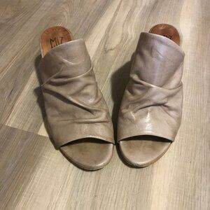 Miz Mooz Ladies Ainsely Beige/Cream Leather Shoes Size 39